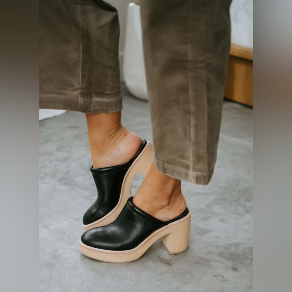 Dolce Vita Camdin Black Leather Wooden Heeled Mule Clog - Sz 8